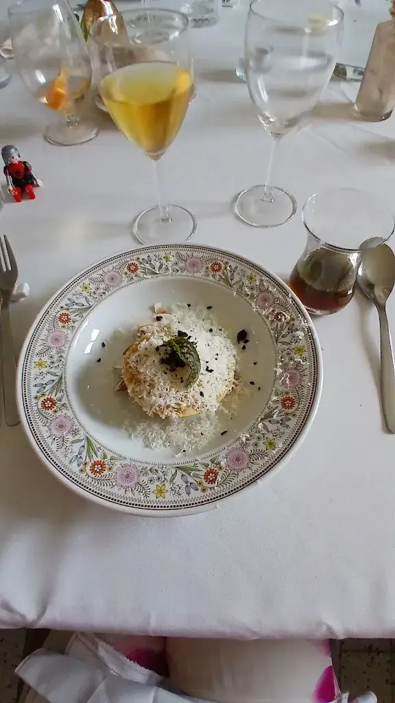 jennes sarah_Robert Table Partagée_Villers-le-Bouillet_review