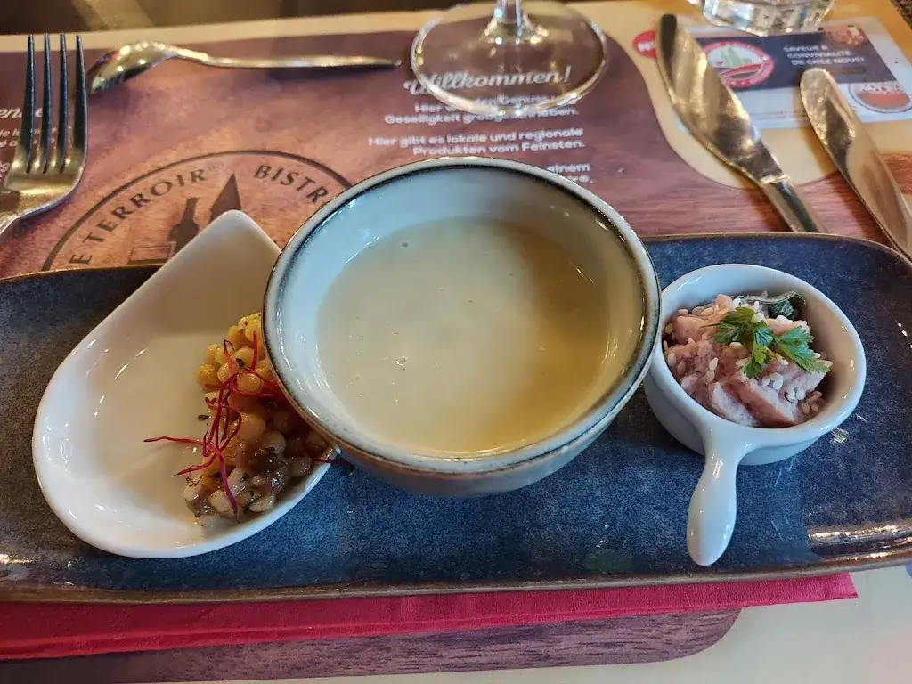 charly etienne_Pa'So Grill_Wanze_review