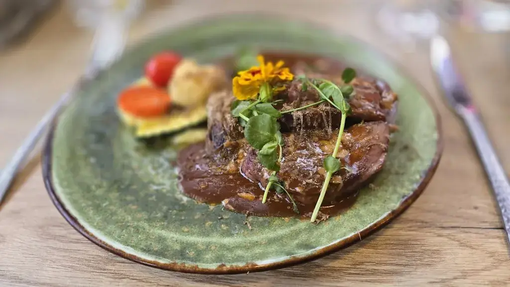 Célia THONUS_Bistronomie M_Wanze_review