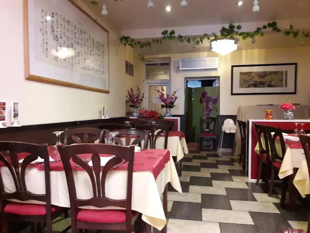 Le Pékin. Restaurant in Wanze