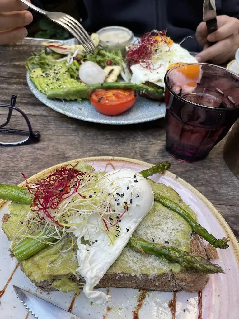 Charlotte Heffer_That's Toast_Brugge_review