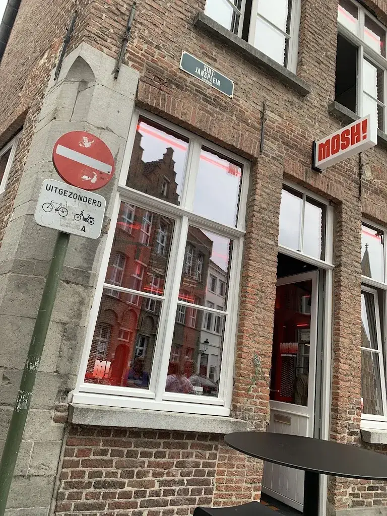 Gustavo Gulino_MOSH! Smashburgers & more_Brugge_review