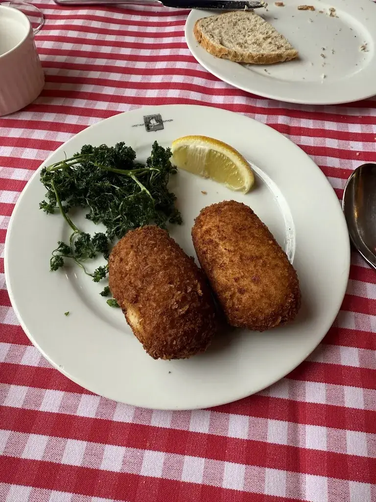 Khulan Batbayar_Siphon_Damme_review