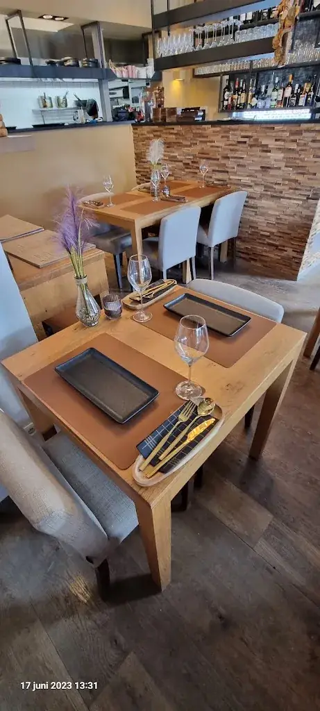 Arrom Thai_Damme_slider_image_3