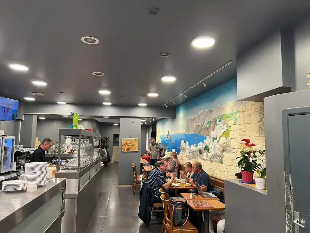 Santorini Brussels Grand-Place_Bruxelles_slider_image_1