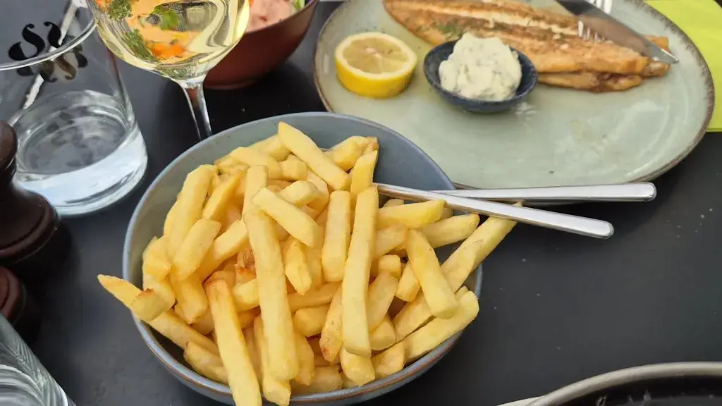 M M_Huis 10_Pinte_review