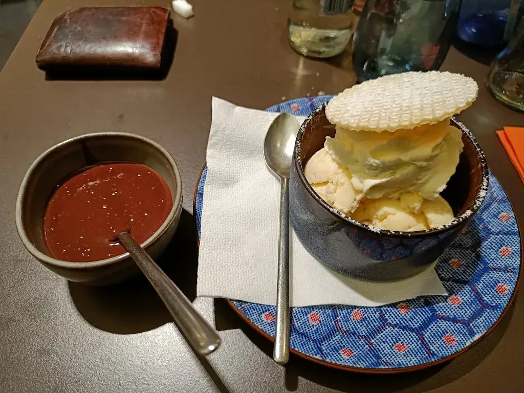 Theo Gielen_Huis 10_Pinte_review