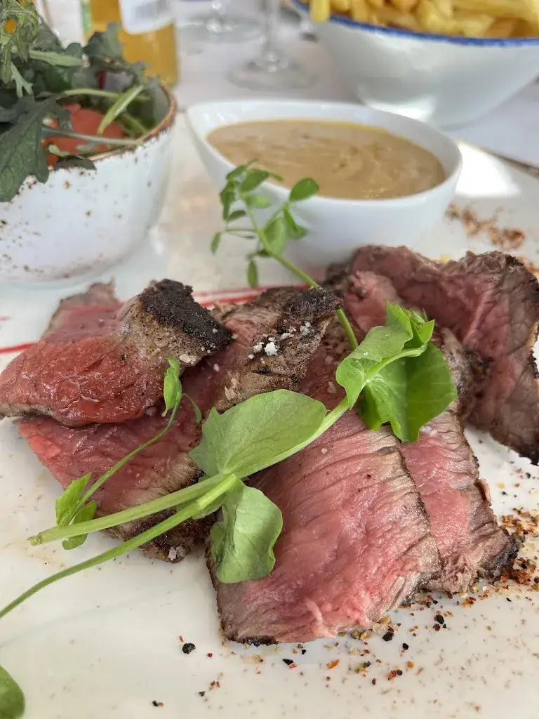 Ketsarin Charoensuk_De WitteBerg_Panne_reseña