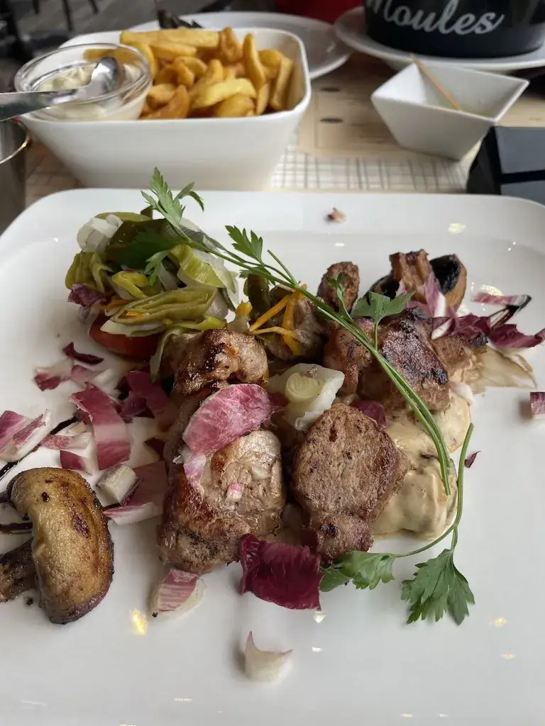 Charlie Standish_Marieke_Panne_review