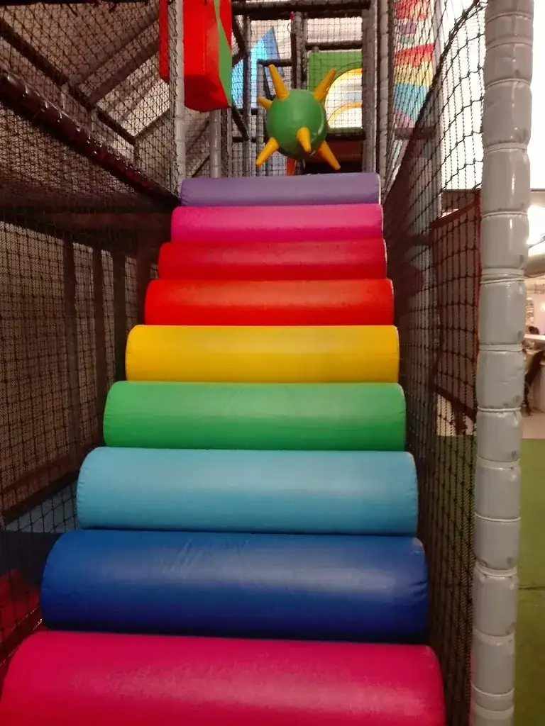 Binnenspeeltuin / brasserie KAKELBONT Restaurant in Denderleeuw