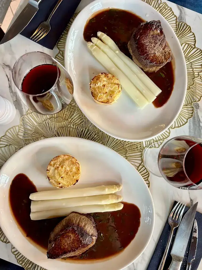 Baard Larsen_Amusement_Machelen_review