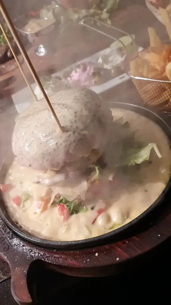 Mariana Catalan_Konak Steakrestaurant_Destelbergen_avis