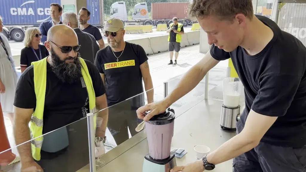 Jo Vannitsem_Hamburgerkraam aan huis Het Burger-Manneke_Destelbergen_review