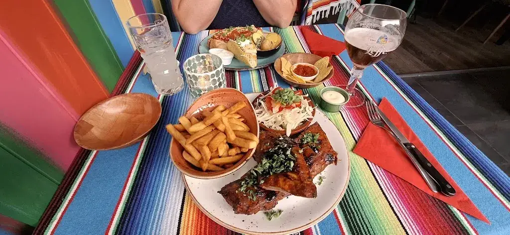 Rosa Negra / Sombrero Bar_Diest_slider_image_3