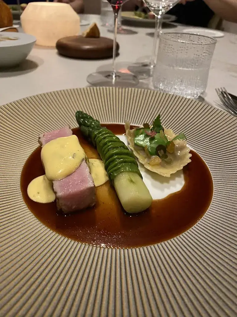 Restaurant Nuance_Duffel_slider_image_2