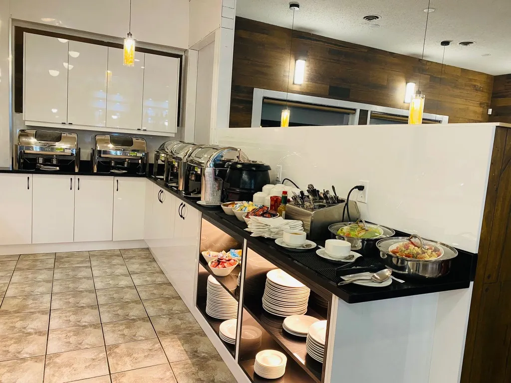 Lake House Kitchen + Bar restaurante en Sylvan Lake