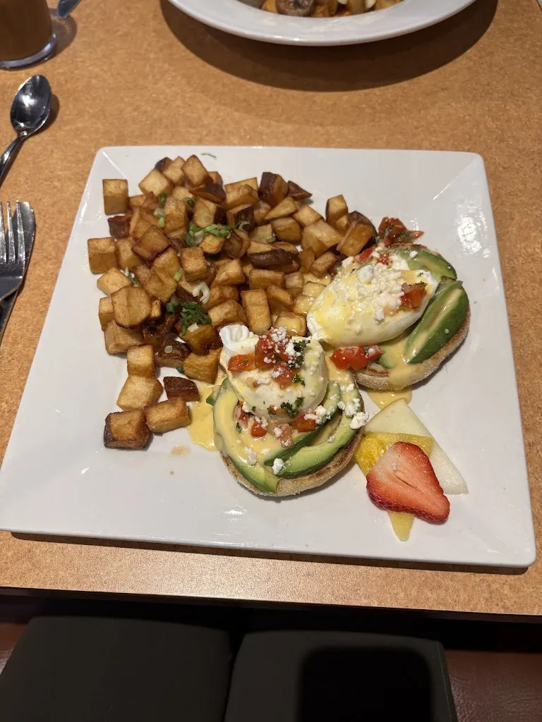 Roundabout Eatery_Sylvan Lake_slider_imagen_3