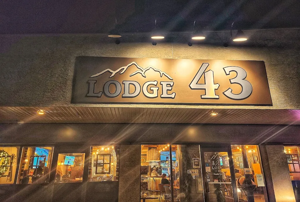 Lodge 43_Sylvan Lake_slider_image_1