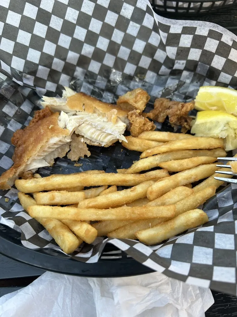 Vera Zivkovic_Chief's Pub & Eatery_Sylvan Lake_avis