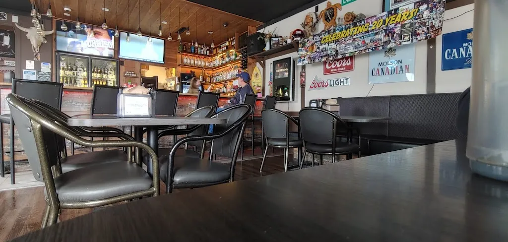 Chief's Pub & Eatery_Sylvan Lake_slider_image_2