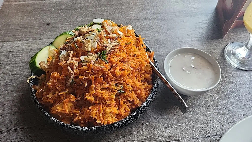 Spice Hut Indian Cuisine._Sylvan Lake_slider_image_2