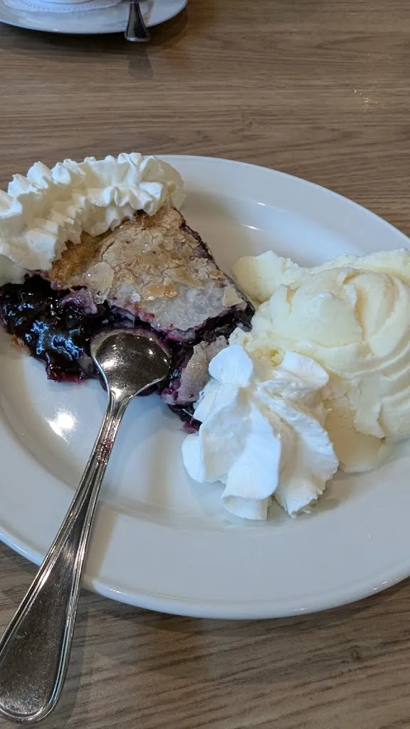 wontondestructxn_Huckleberry's Cafe_Wetaskiwin_reseña