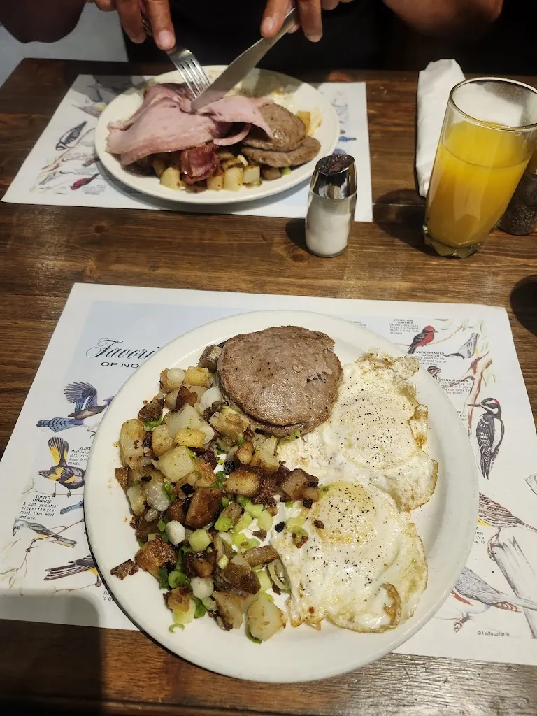 Amber Dutra_Mitchell's Cafe_Wetaskiwin_review