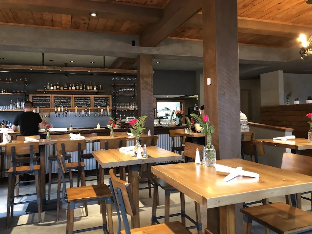 Fifty Parallel Tap and Grill restaurante en Campbell River