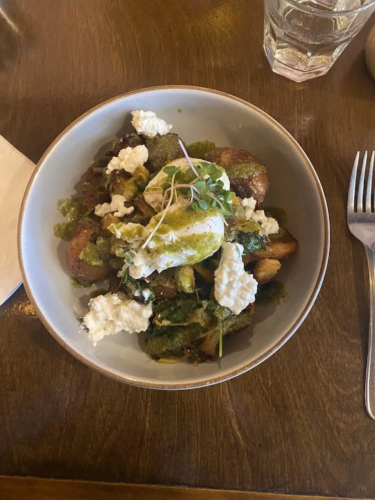 Lee Roberts_Off Main_Courtenay_review