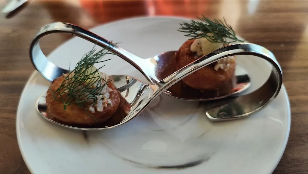 R Cudiamat_ankor restaurant_Canmore_bewertung