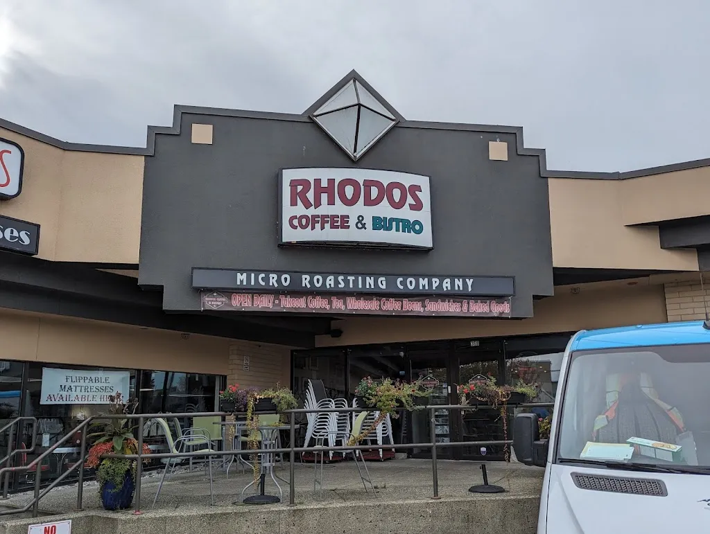 Rhodos Coffee and Bistro restaurante en Courtenay