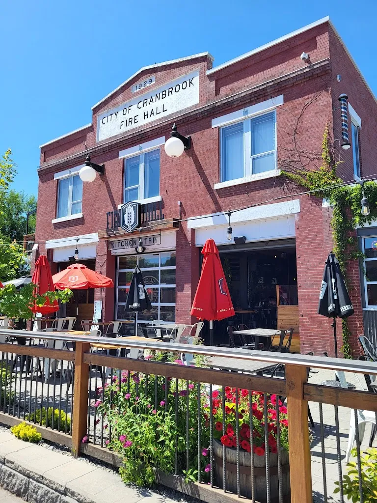 Fire Hall Kitchen & Tap_Cranbrook_slider_imagen_3