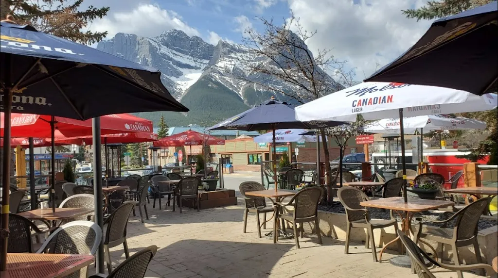 The Wood Restaurant & Lounge restaurante en Canmore
