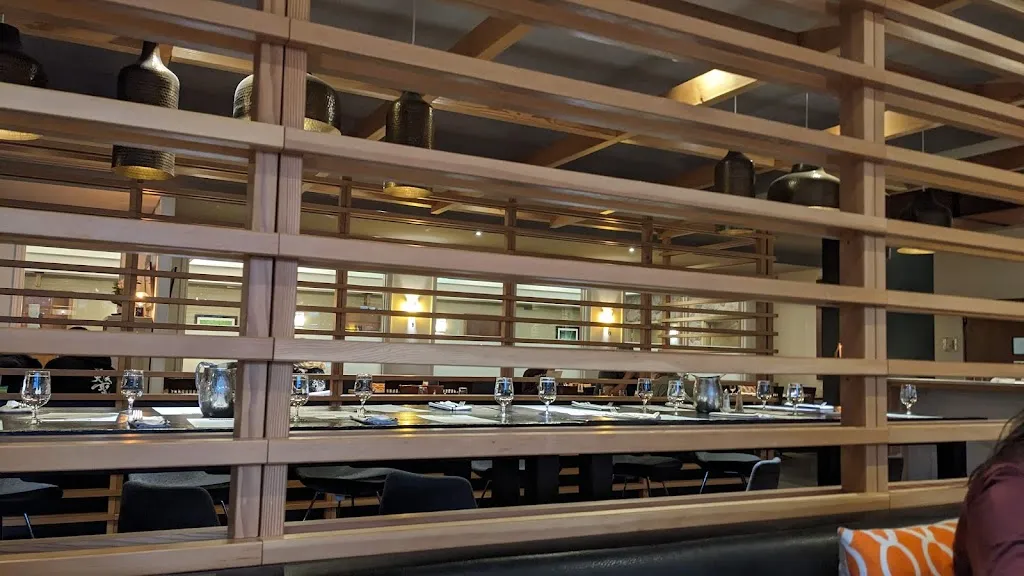 Woojung Jang_Table Food + Drink_Canmore_reseña