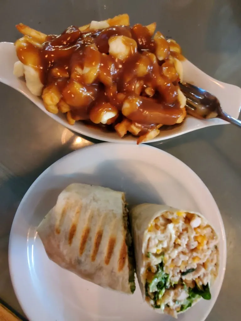 Christine Jakins_Sixth & Railway Grill / Bar_Duck Lake_review