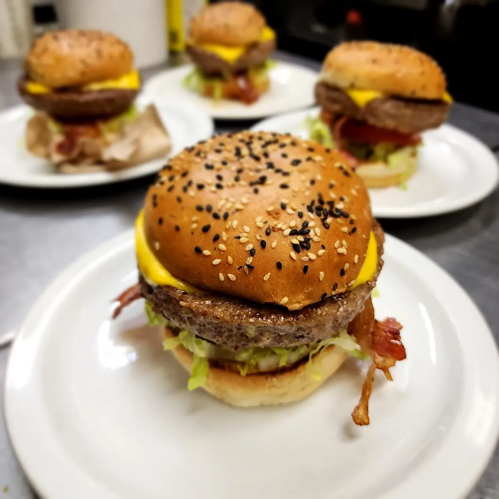 Sixth & Railway Grill / Bar_Duck Lake_slider_image_2