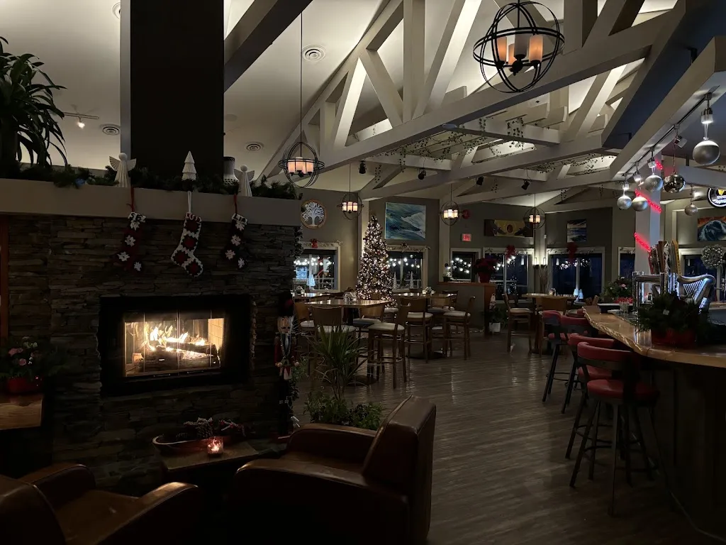 Pacific Moon Rising Bar & Grill restaurante en Fairwinds