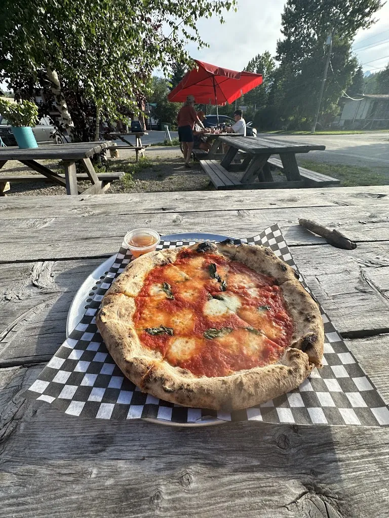 Trish Reynolds_Graffito Pizza_Fernie_recensione