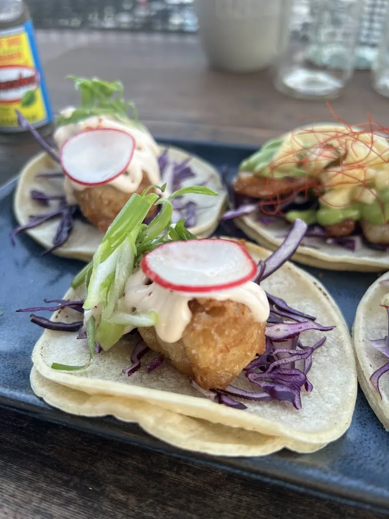 Lunitas Mexican Eatery_Gibsons_slider_image_3