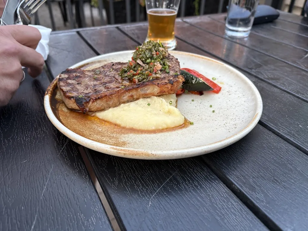 Brownstone Restaurant_Kamloops_slider_bild_2