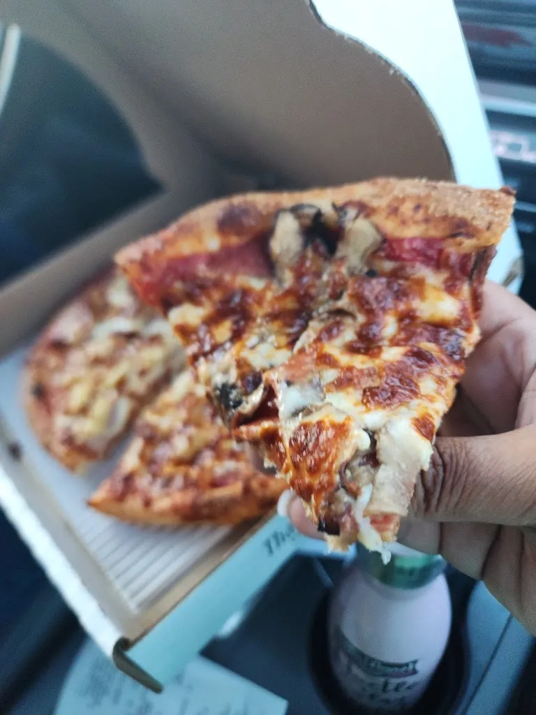Canadian 2 For 1 Pizza restaurante en Mackenzie