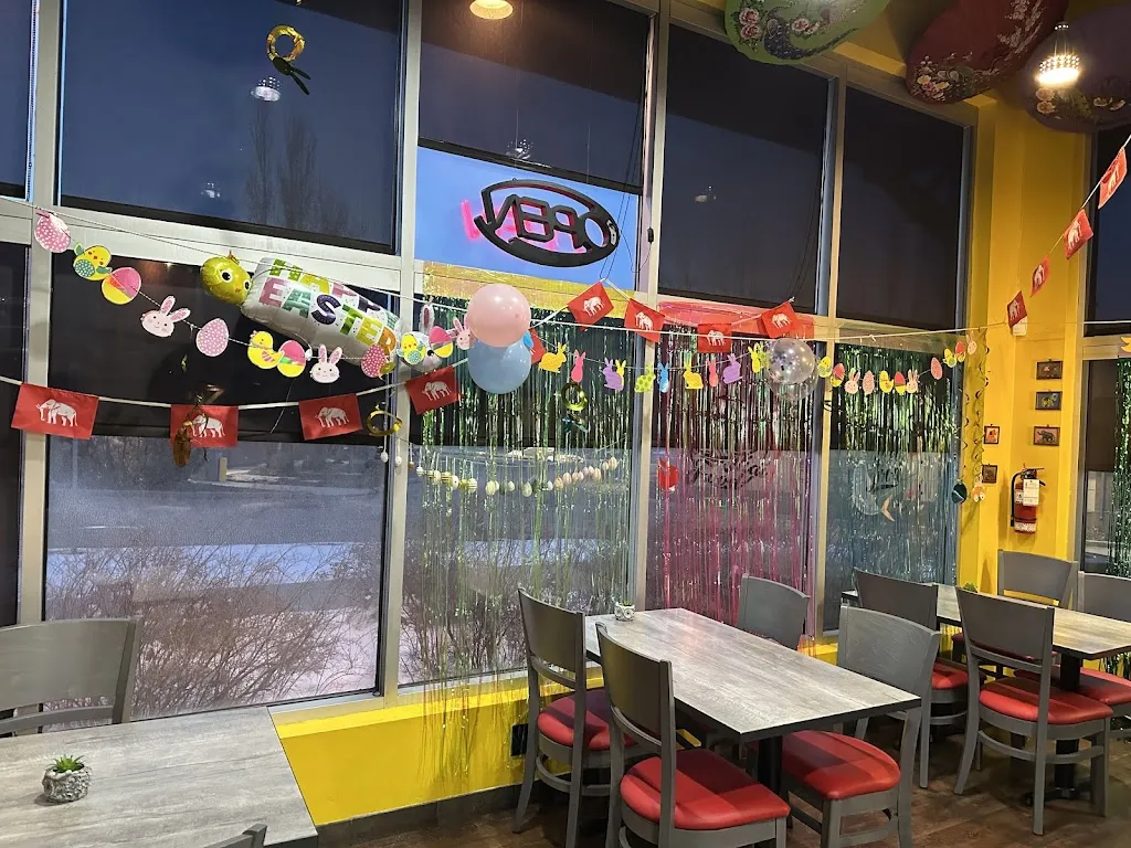 White Elephant Thai Cuisine at Chestermere Station restaurante en Chestermere