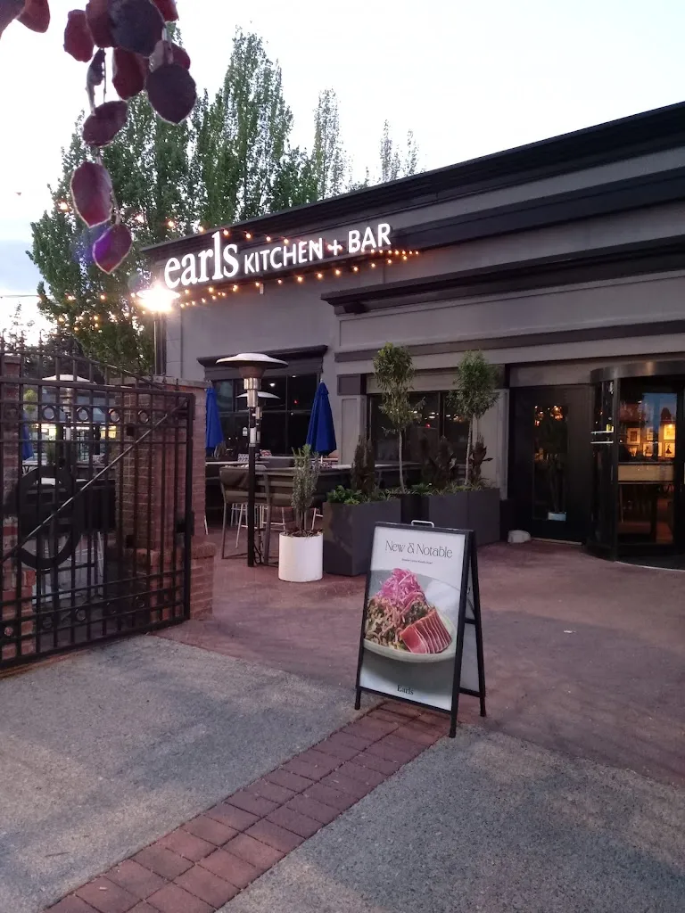 Earls Kitchen + Bar restaurante en Port Coquitlam