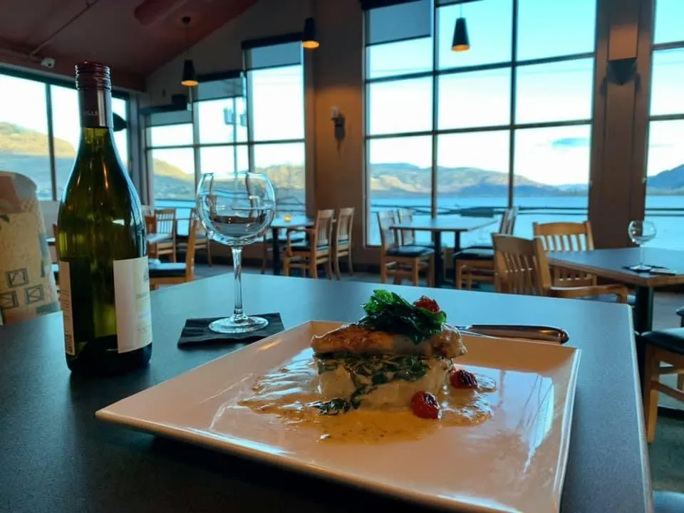 Sol Grill Room & Lounge Osoyoos restaurante en Osoyoos