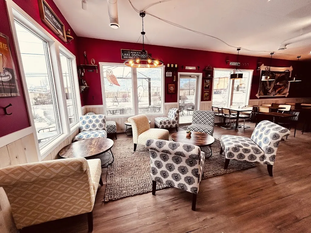 Barn Owl Eatery & Café: eggies + coffee • smash burgers + shakes restaurante en Osoyoos