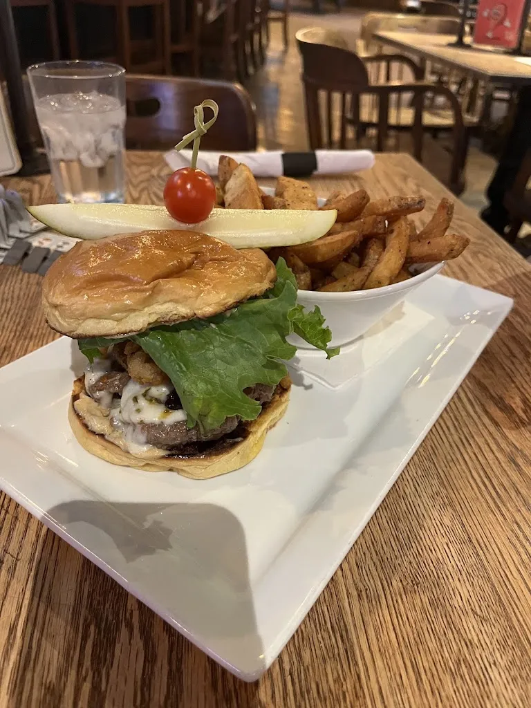 Owl Pub_Osoyoos_slider_immagine_2