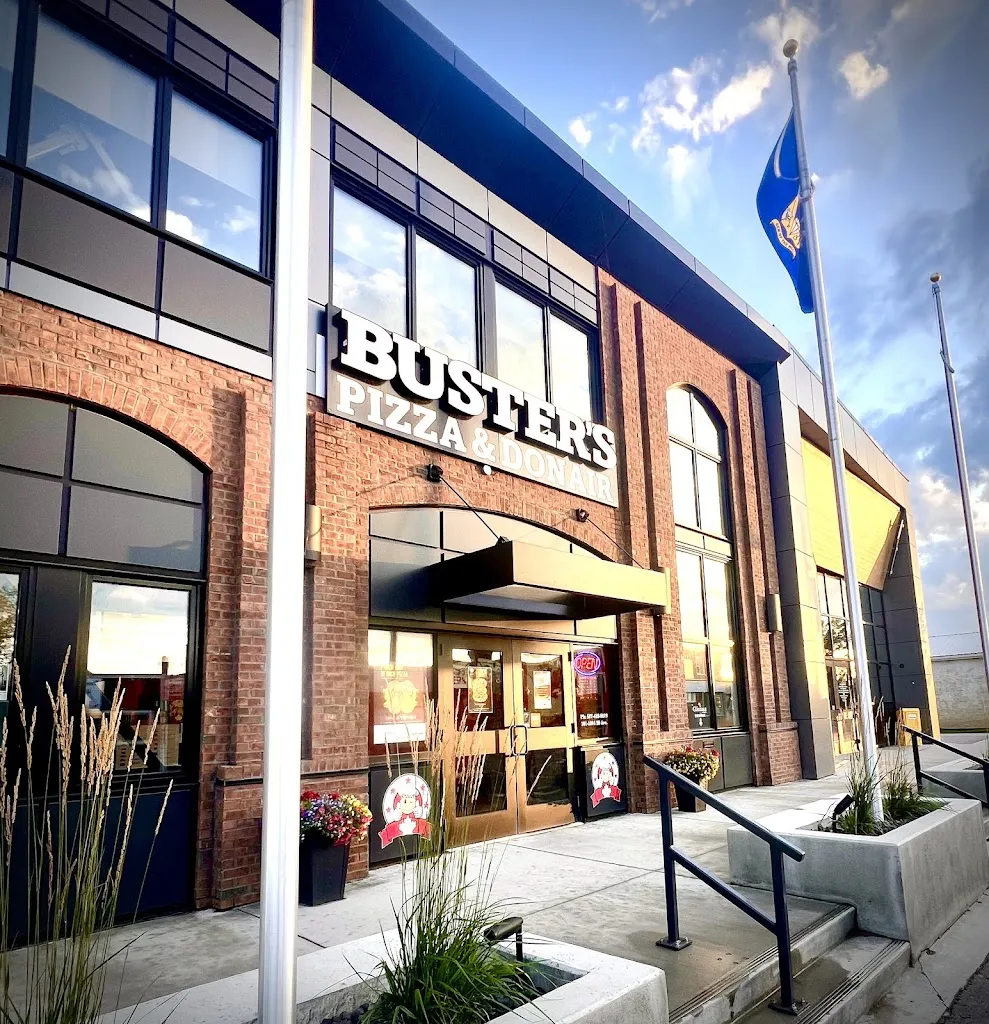 Buster's Pizza & Donair restaurante en Coaldale