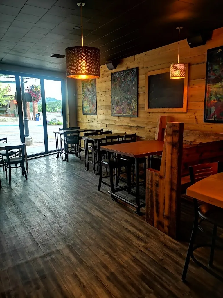 B&T's Hard Knock Cafe restaurante en Rossland