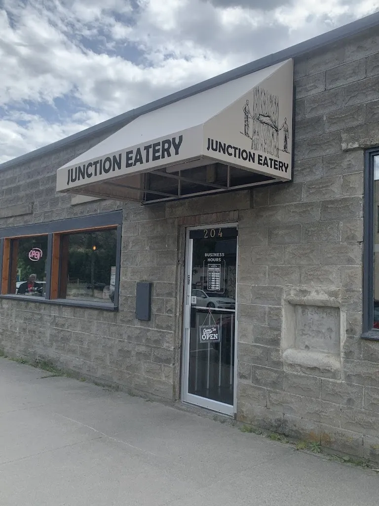 D Sorren_JUNCTION EATERY_Salmo_review