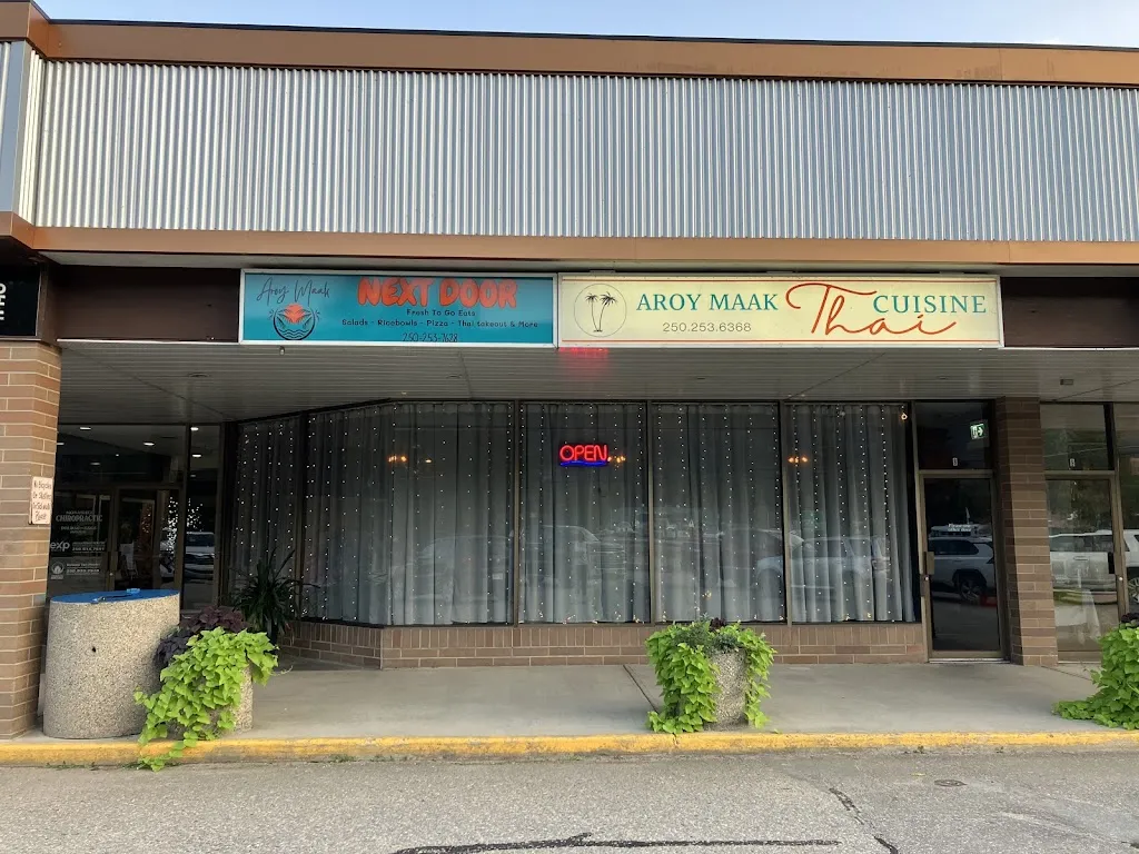 Aroy Maak Thai Cuisine restaurante en Sicamous